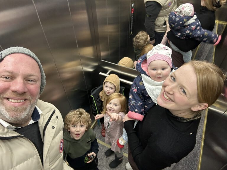 Familie Lammers im Aufzug