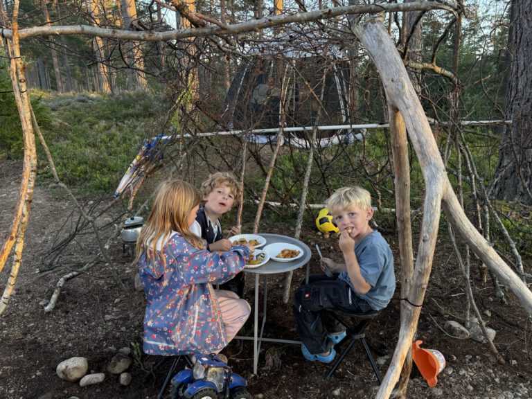 Die Kinder beim Essen