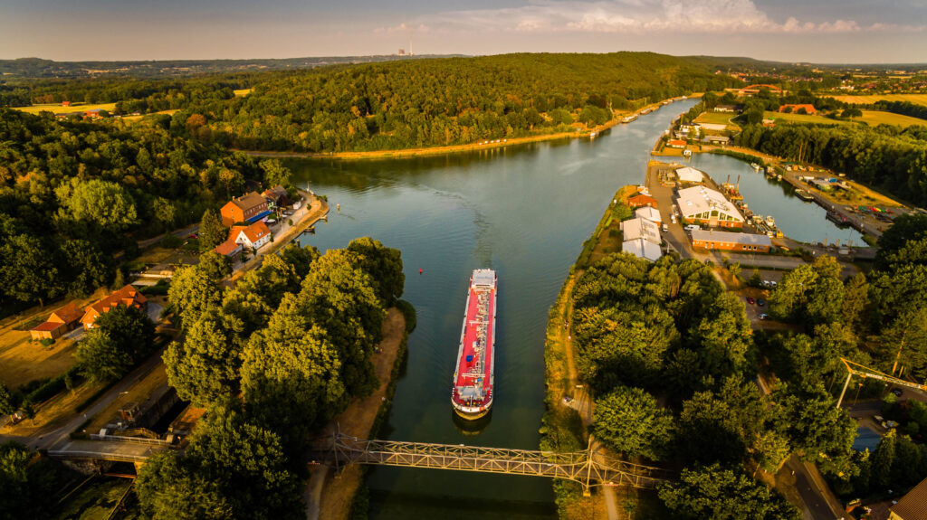 „Nasses Dreieck in Hörstel – Kreuzungspunkt von Dortmund-Ems-Kanal und Mittellandkanal nahe dem Privathotel Riesenbeck“