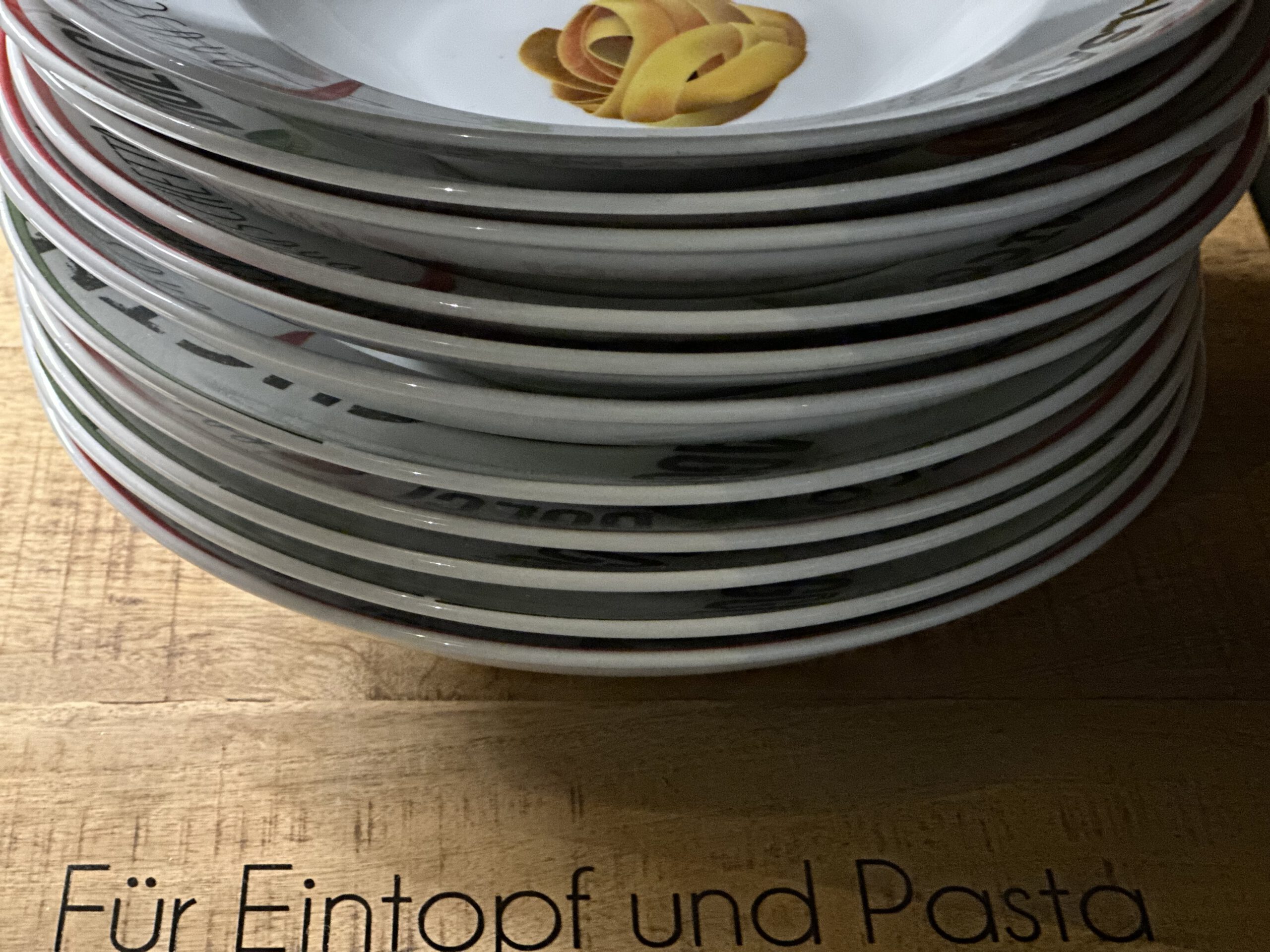 Suppenbecher und warme Station im Detail