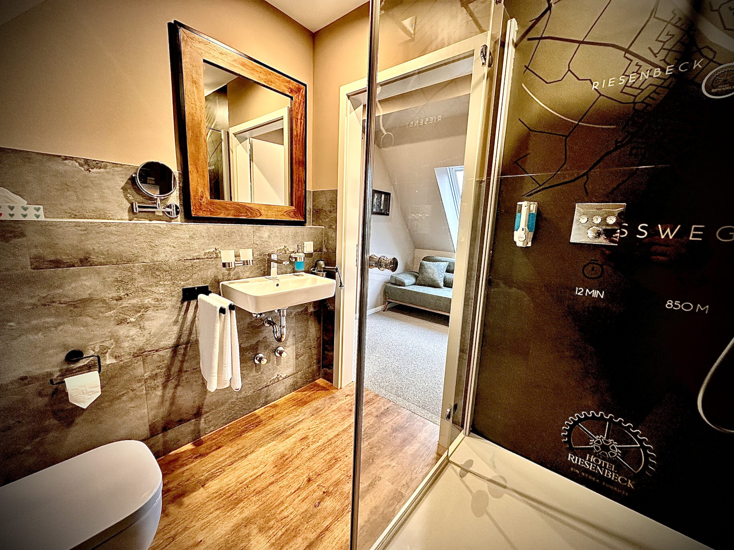 Studio Deluxe – Bett und Schranklösungen im Privathotel Riesenbeck 